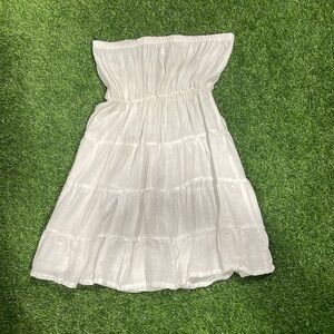 Ladies cream peasant style mini tube dress.